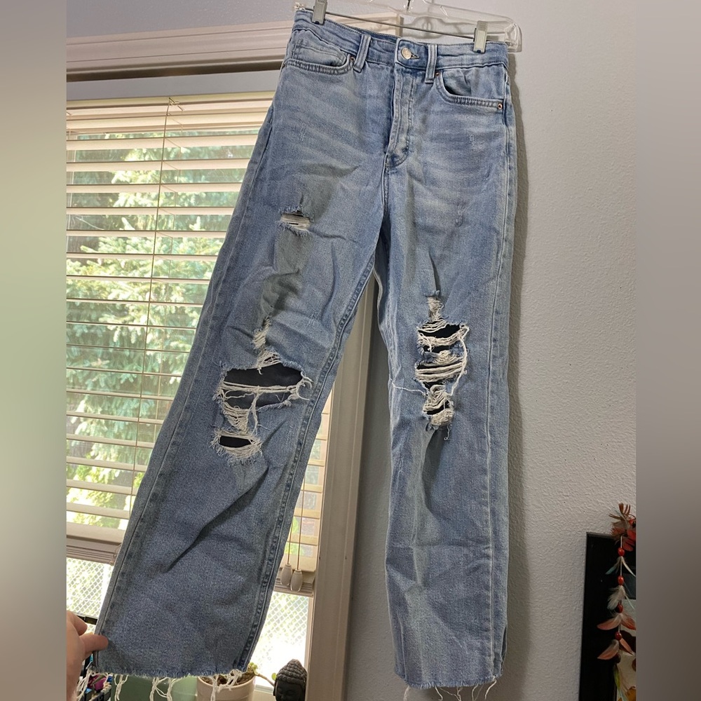 Distressed boyfriend jeans